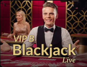 吓人！凯帕出击拉拽多库犯规，裁判吹停比赛给了凯帕一张黄牌